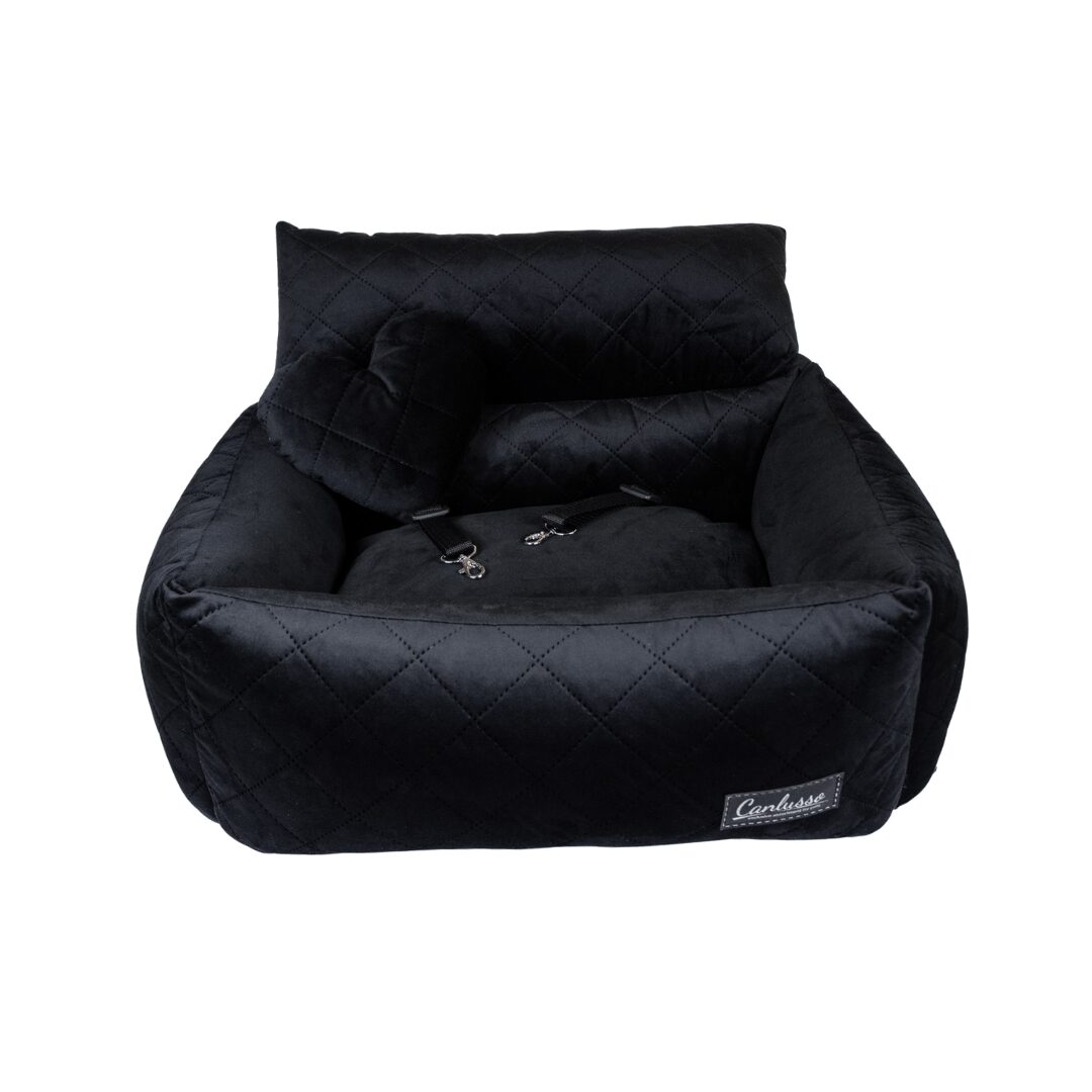 Czarny fotelik dla średniego psa