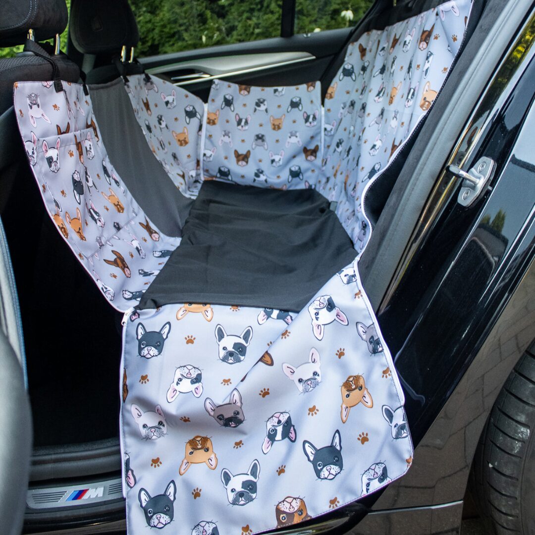 Mata dla psa do samochodu - buldogi