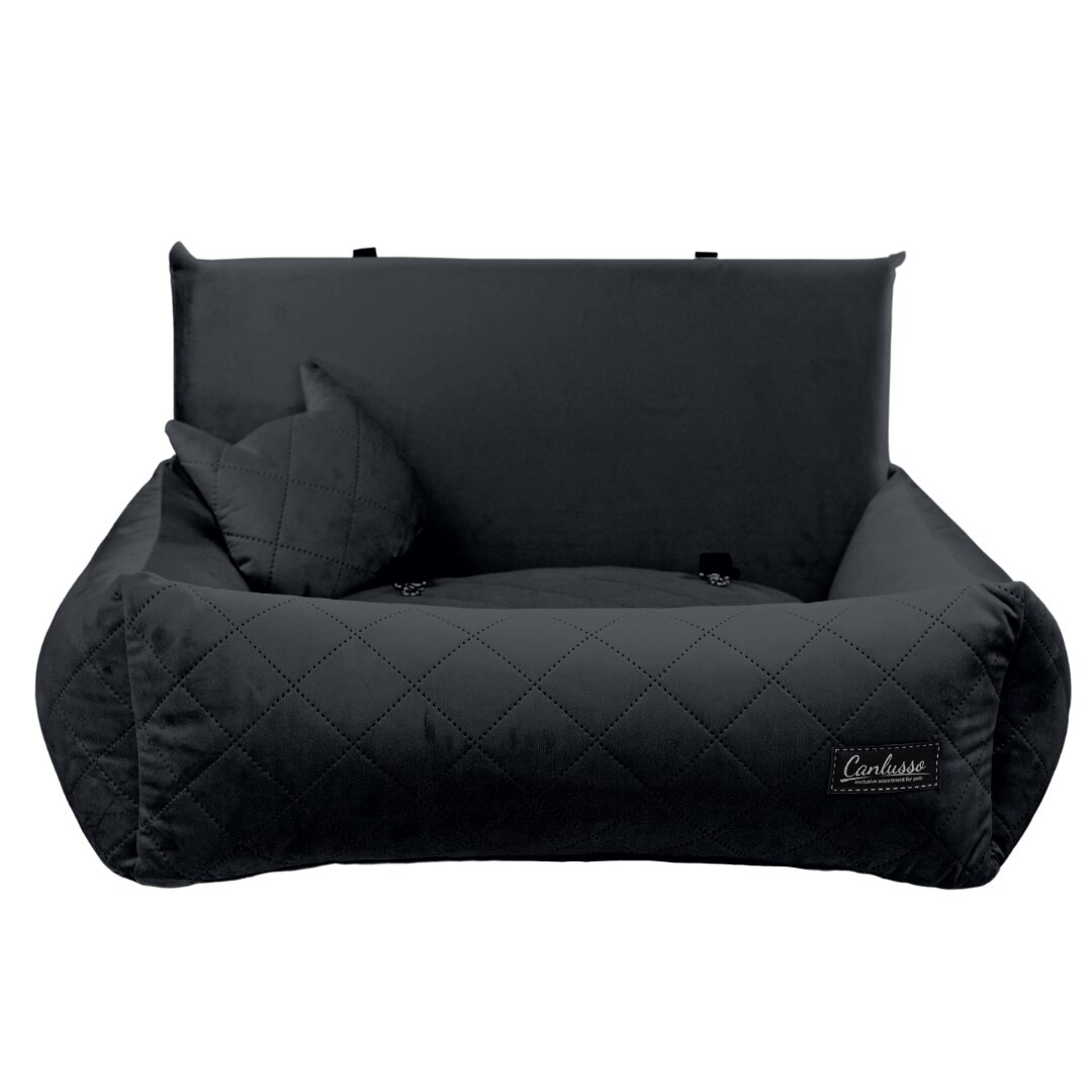 Czarny fotelik dla dużego psa