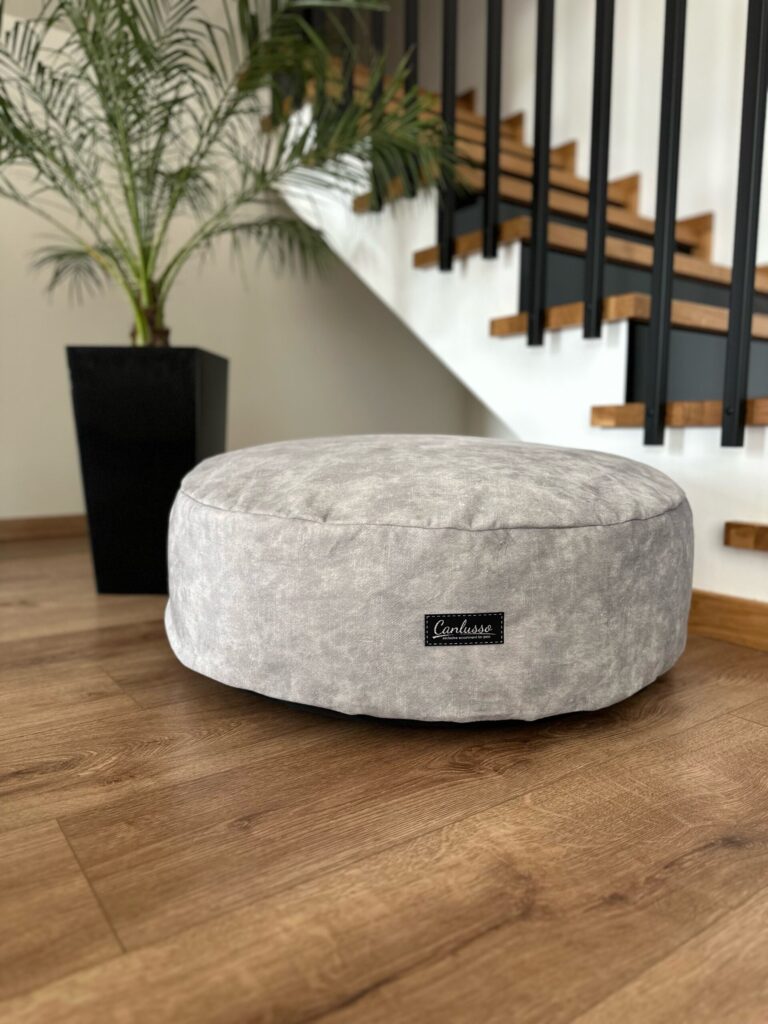 Srebrna pufa dla psa